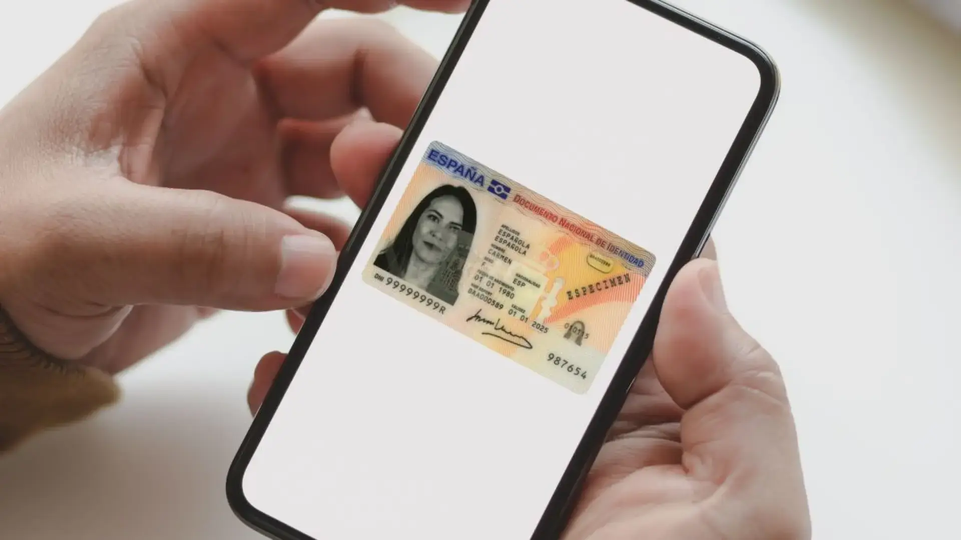 dni:-quien-puede-pedirlo,-fotocopias-y-el-criterio-de-la-aepd